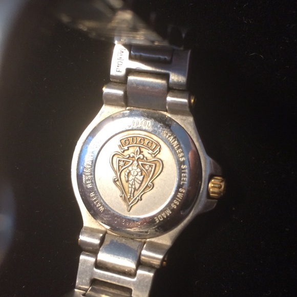 Two-Toned Gucci Watch - Picture 4 of 8